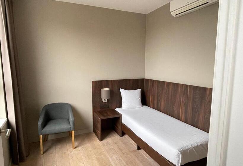 חדר סטנדרט לשלושה, Elisabeth