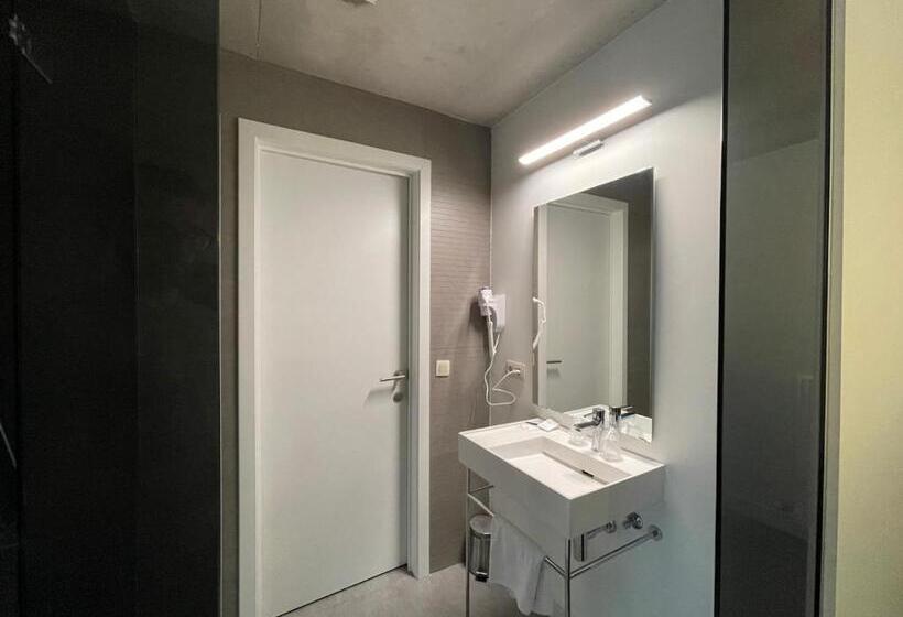 חדר סטודיו סטנדרד, Elisabeth