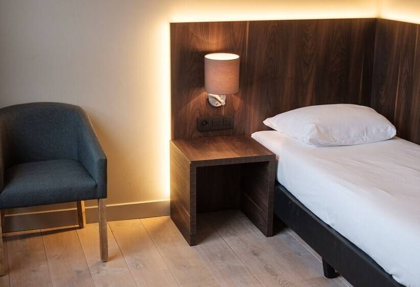 חדר סטנדרט לשלושה, Elisabeth