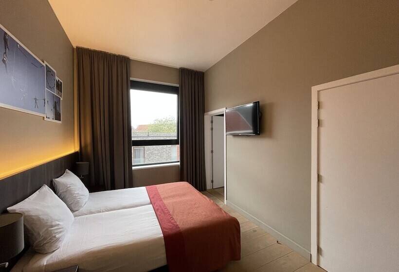 חדר סטנדרט לשלושה, Elisabeth