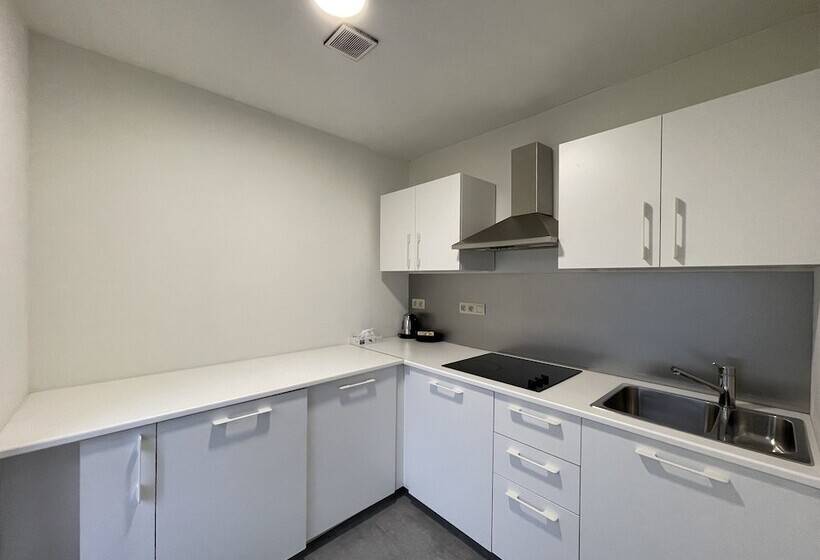 חדר סטודיו סטנדרד, Elisabeth