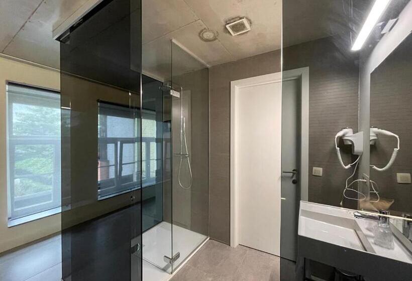 חדר סטודיו סטנדרד, Elisabeth