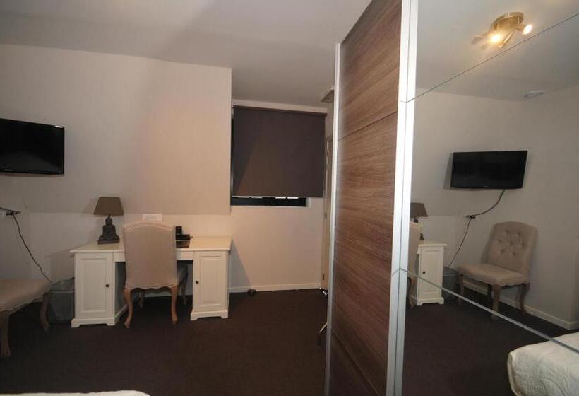 חדר אקונומי, La Chaumiere