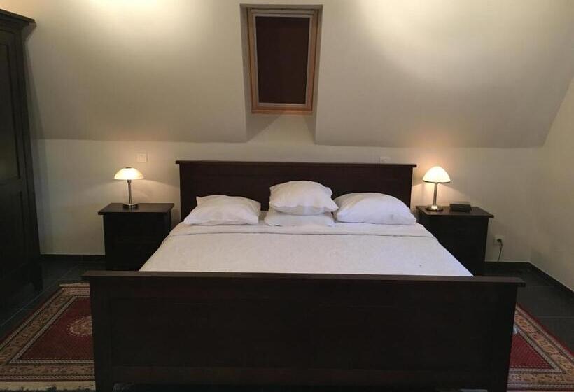 סוויטה דלוקס, La Chaumiere