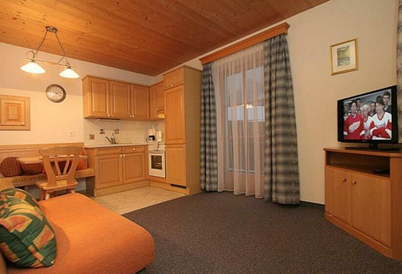 带1个卧室的带阳台的公寓, Madlgut