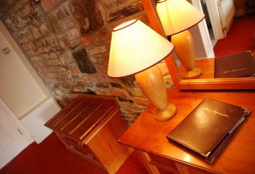 חדר סטנדרט יחיד, Mcgrory S