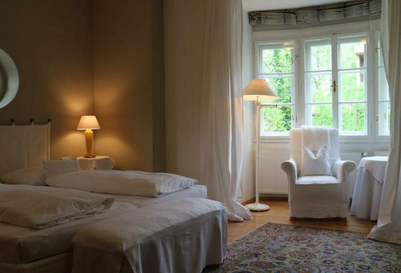 Номер Стандарт Вид на Сад, Seeschlößl Velden