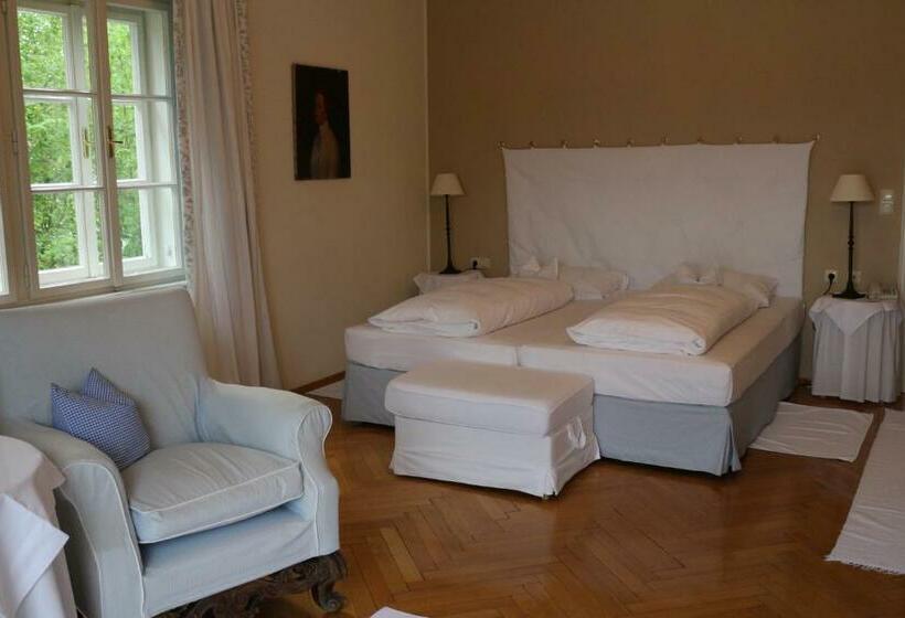 Номер Стандарт Вид на Сад, Seeschlößl Velden