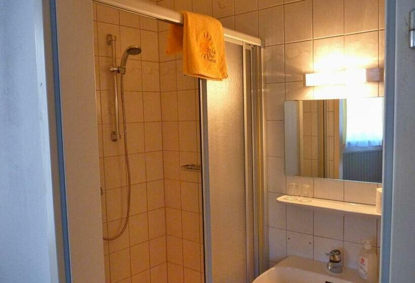 标准间, Zur Sonne