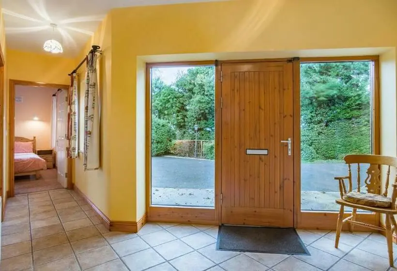 Talo 2 Makuuhuonetta, Ballindrum Farm B&b