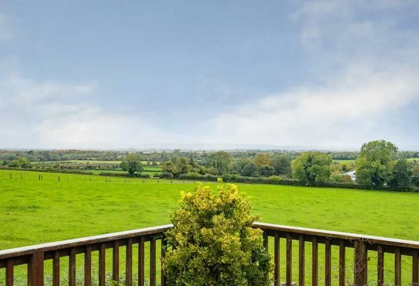 Talo 2 Makuuhuonetta, Ballindrum Farm B&b