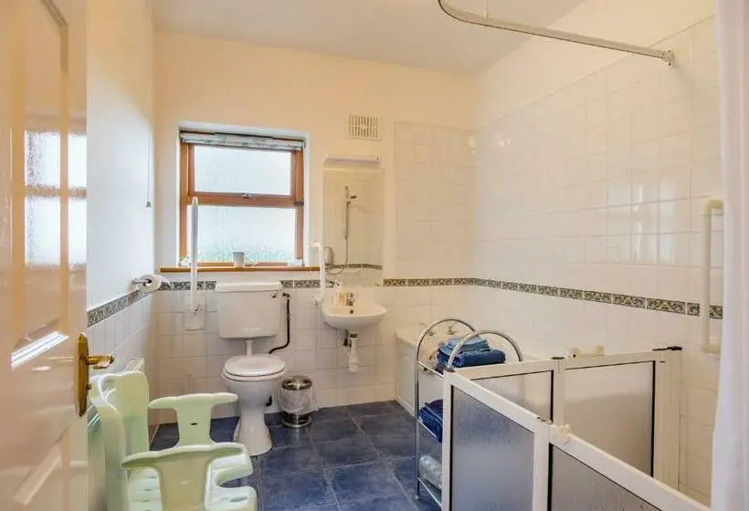 Talo 2 Makuuhuonetta, Ballindrum Farm B&b