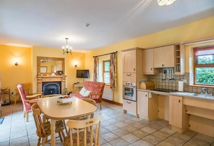 Talo 2 Makuuhuonetta, Ballindrum Farm B&b