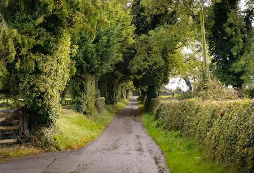 Talo 2 Makuuhuonetta, Ballindrum Farm B&b