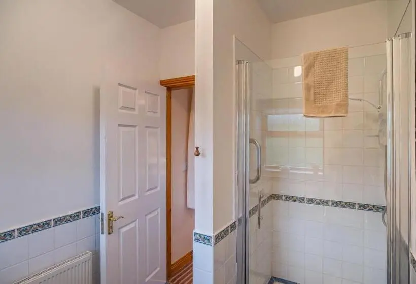 Talo 2 Makuuhuonetta, Ballindrum Farm B&b