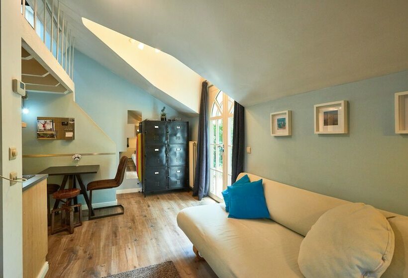 غرفة قياسية ثلاثية, B&b De Joker