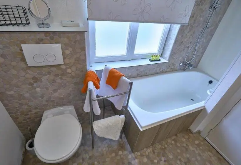 Sviitti Parveke, B&b De Joker