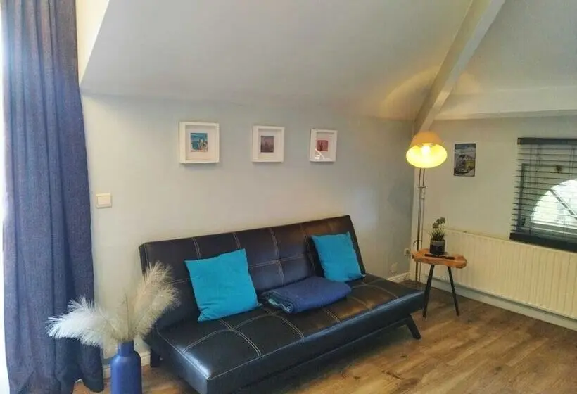 Standard Kolmen Hengen Huone, B&b De Joker
