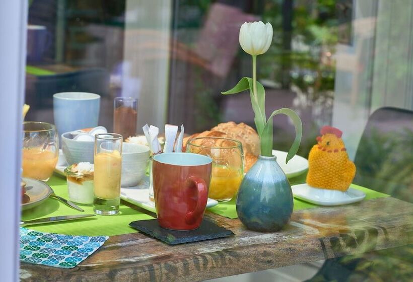 غرفة قياسية ثلاثية, B&b De Joker