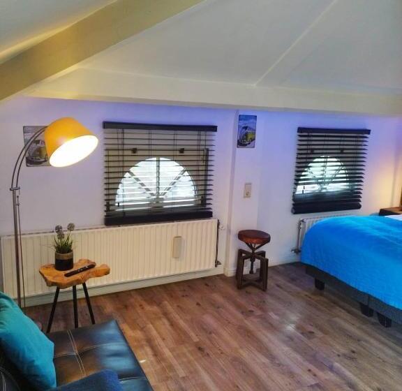 غرفة قياسية ثلاثية, B&b De Joker