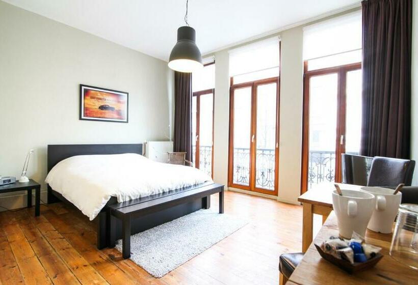 غرفة قياسية, Because The Night City Lodge