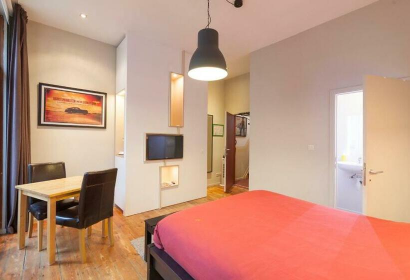 غرفة قياسية, Because The Night City Lodge