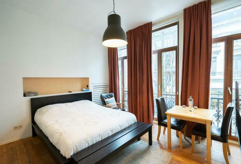 غرفة قياسية, Because The Night City Lodge