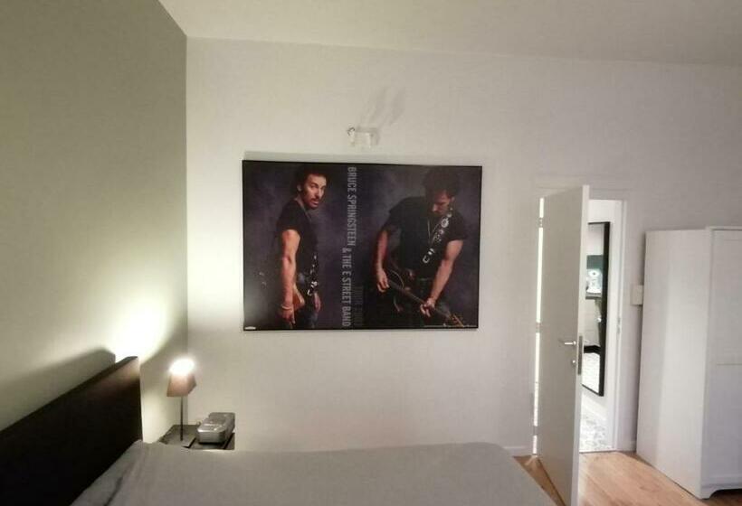 إستوديو قياسى, Because The Night City Lodge