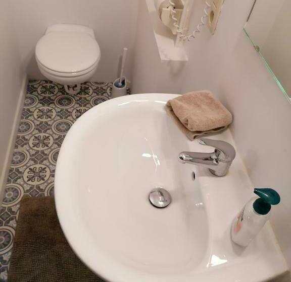 إستوديو قياسى, Because The Night City Lodge