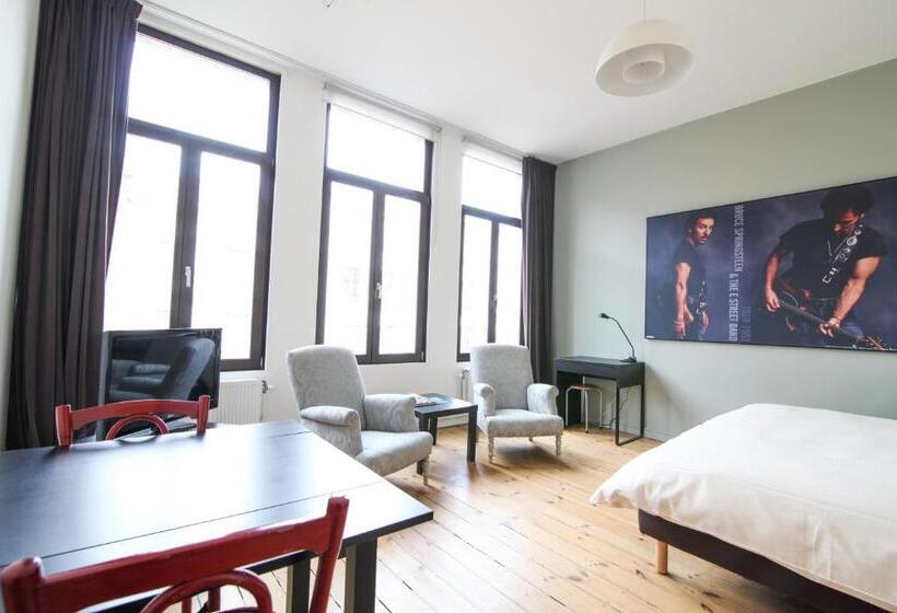 إستوديو قياسى, Because The Night City Lodge