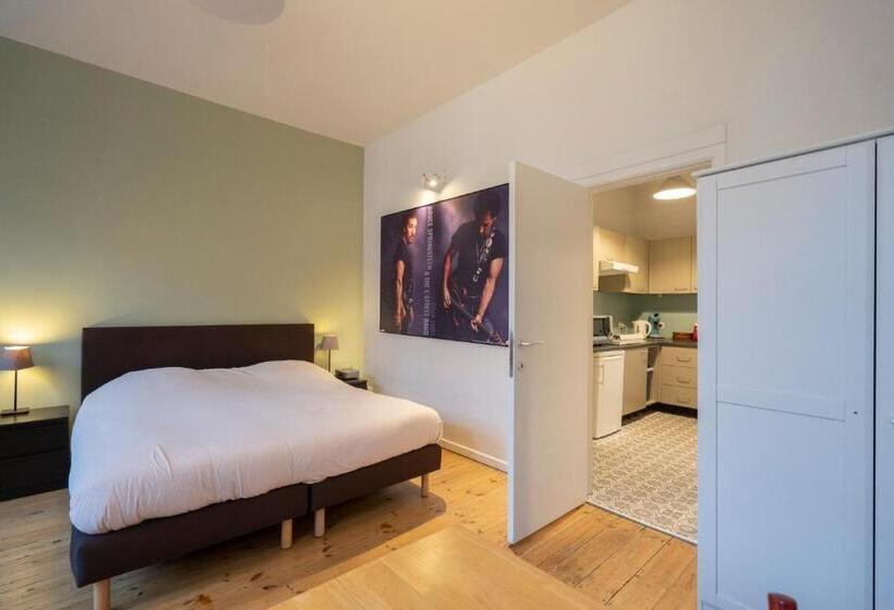 إستوديو قياسى, Because The Night City Lodge