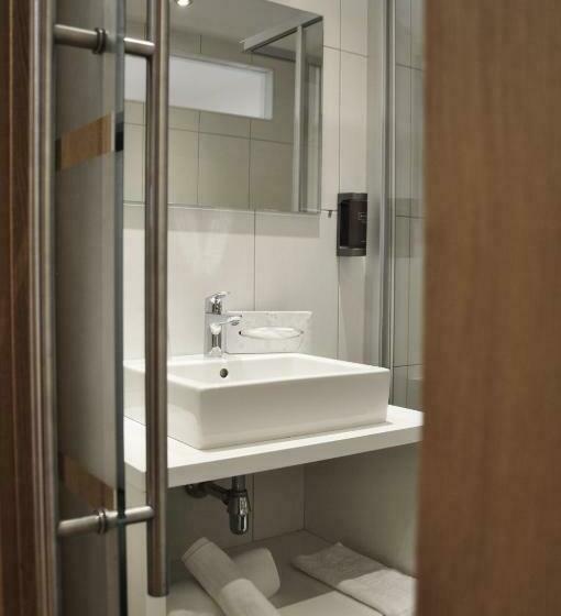 エコノミーシングルルーム, Brugger