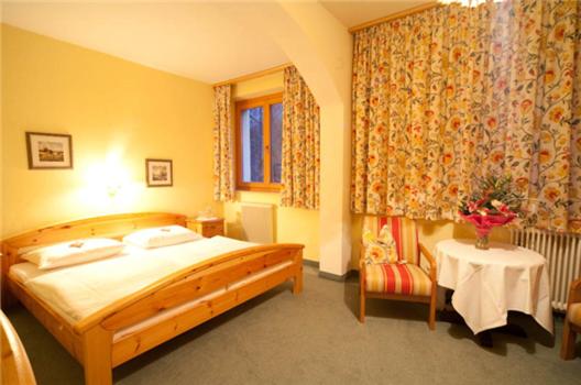 이코노미 룸, Goldener Ochs