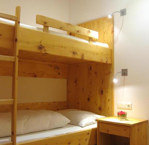 סוויטה משפחתית, Häuserl Im Wald