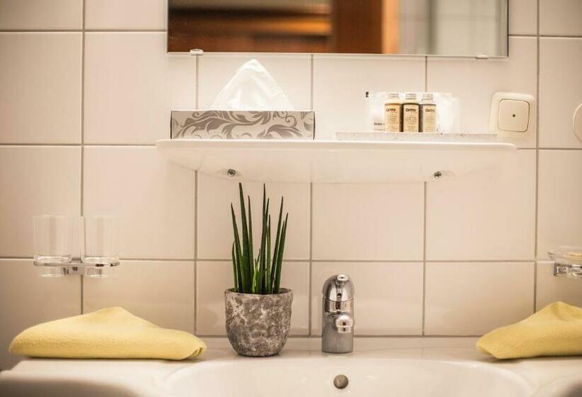 スタンダードルーム, Kristall