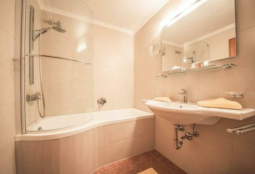 Habitación Estándar, Kristall
