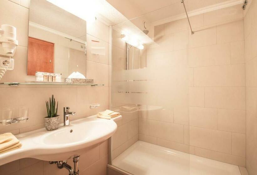 Habitación Estándar, Kristall