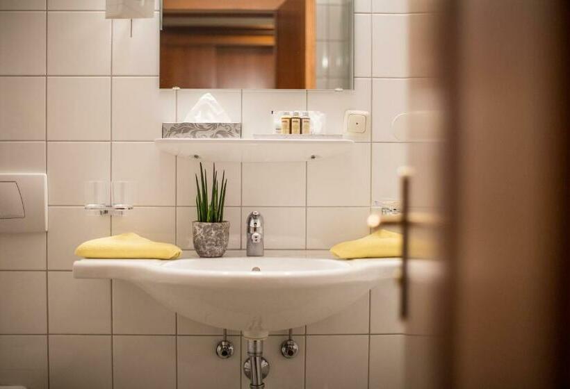 スタンダードルーム, Kristall