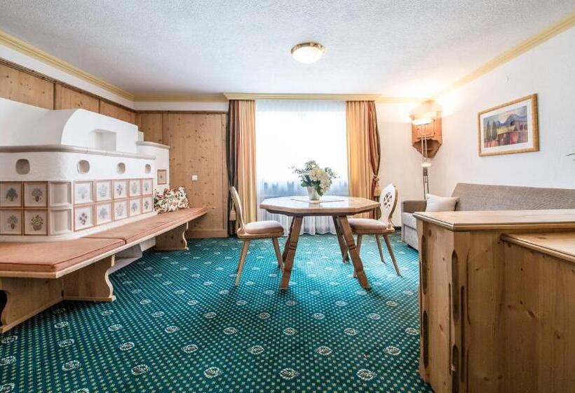 Suite Familiar, Kristall
