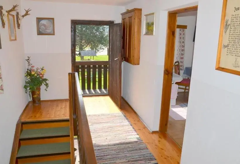 Talo 1 Makuuhuone, Landgasthof Reitsamerhof