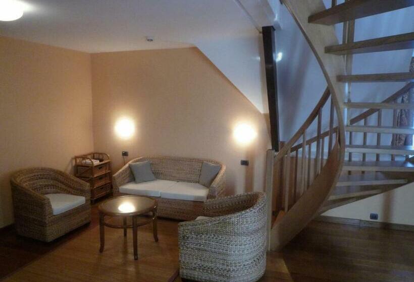 جناح عائلي, Le Château De Rendeux