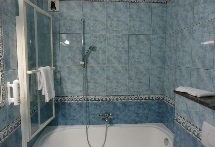 غرفة قياسية, Le Pole Europeen