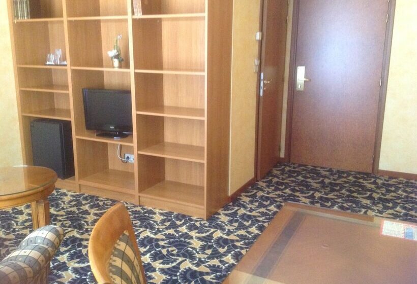 جناح, Le Pole Europeen