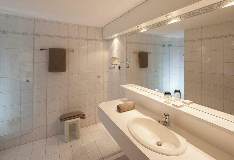 标准单人间, Omesberg