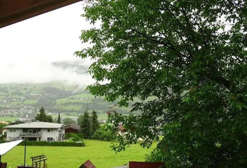 کلبه ییلاقی, Alpinresort Derbacherhof