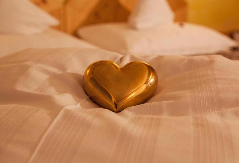 سوییت جونیور, Am Dorfplatz Suites  Adults Only