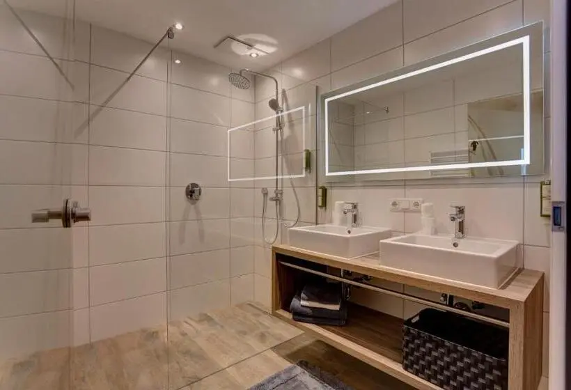 سوئیت 2 خوابه, Am Dorfplatz Suites  Adults Only