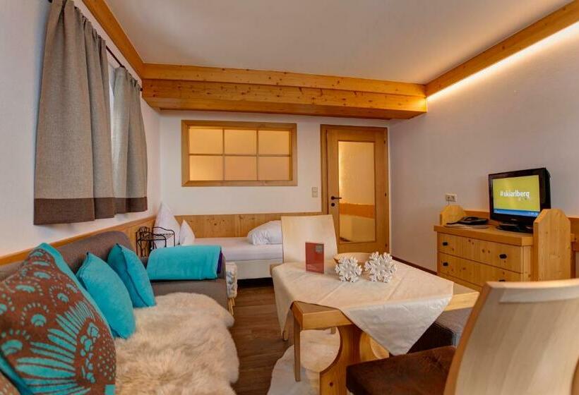 Люкс с Балконом, Am Dorfplatz Suites  Adults Only