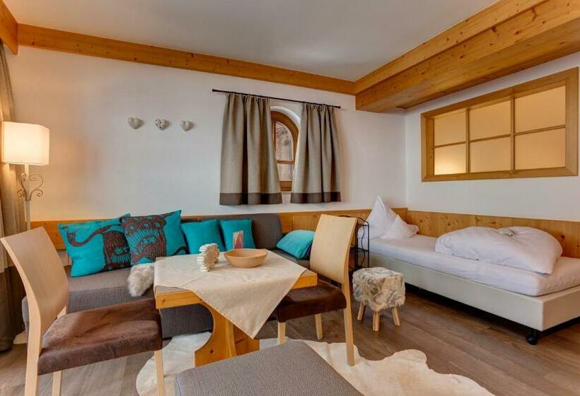 Люкс с Балконом, Am Dorfplatz Suites  Adults Only