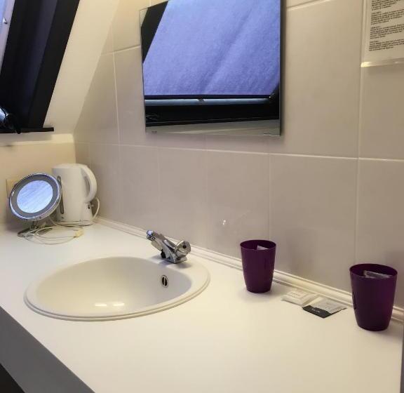 غرفة عائلية, Claridge